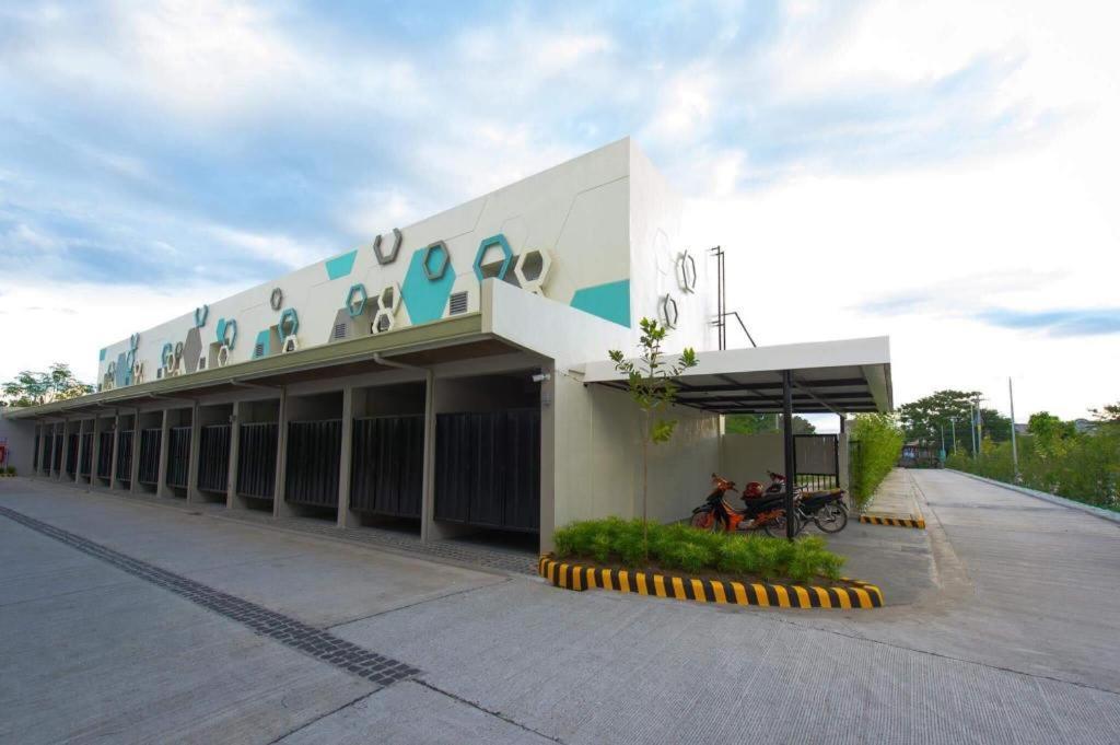 Hotel Ivory Pampanga Esterno foto